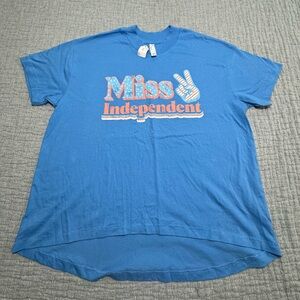NEW LAT  Medium Independence Day Graphic Top. Miss Independent Peace 4th Of July